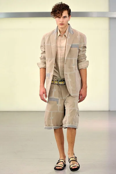 Look 25